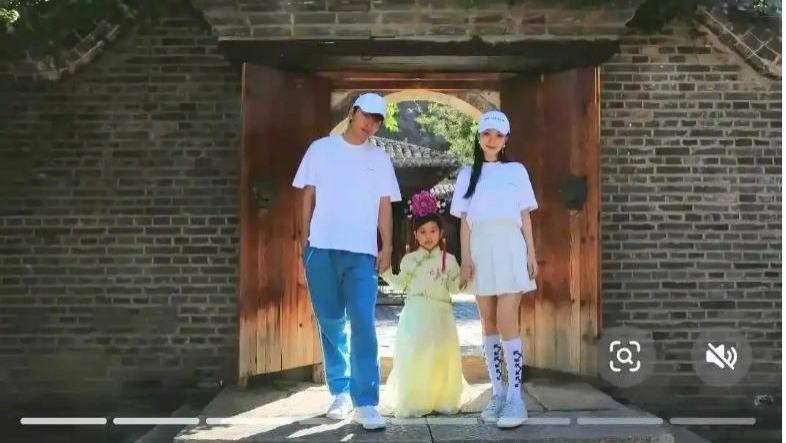 甜馨回应“李小璐贾乃亮复合”，懂事得让人有些心疼