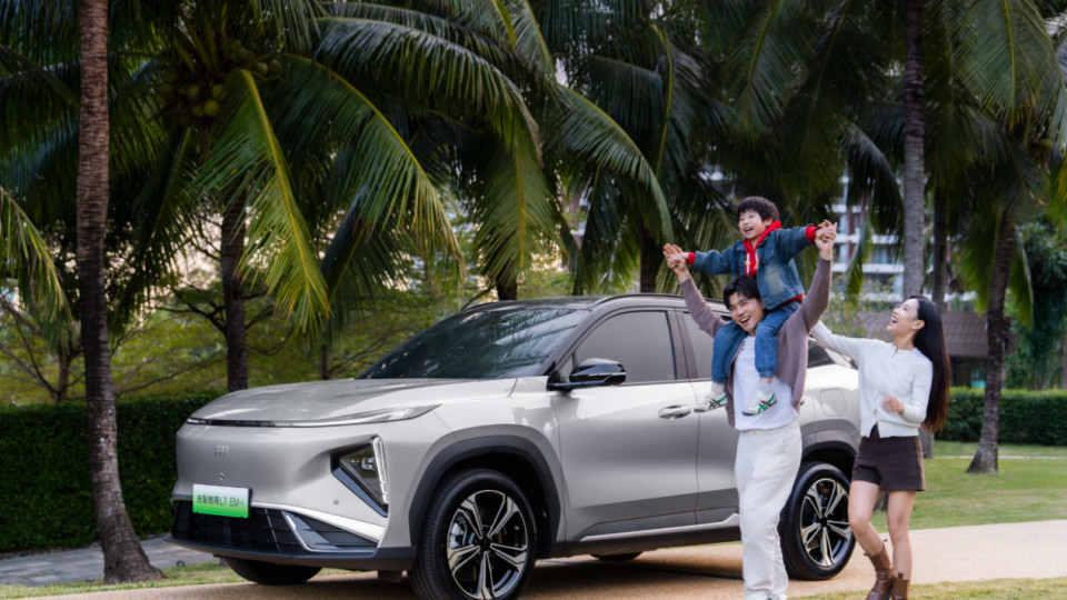 冬天买车看这里：银河L7 EM-i权益价11.18万起，温暖又省钱