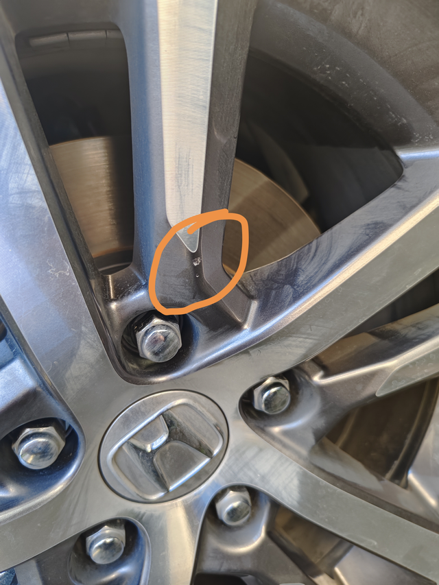 轮毂磕碰影响
轮毂磕了一个小坑有影响吗