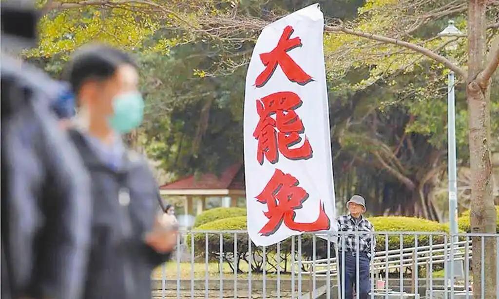 看完最新民调，黄暐瀚：若明天投票“大罢免会大失败”
7月26日将进行大罢免首波投
