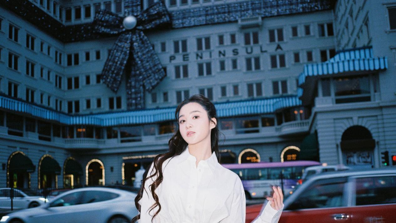 这一次，孙嘉璐时装周高定造型好美！优秀演员引人关注