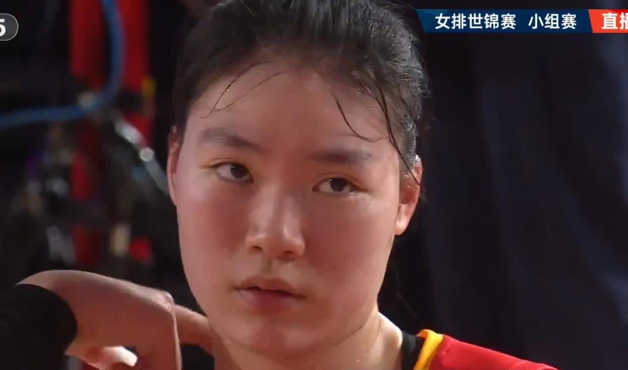 【张籽萱：把两名副攻都成功地激活了】
中国女排战胜多米尼加占据淘汰赛有利位置，