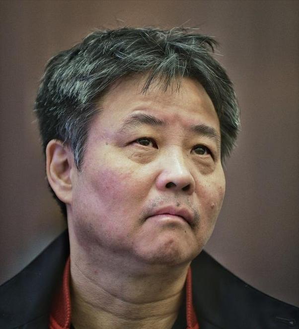1991年，31岁的余华在北京初遇“红颜知己”陈虹，回家后，他毅然和发妻离婚，带