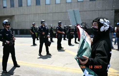 美国的700名士兵正开赴洛杉矶街头，美军北方司令部声明，他们将与国民警卫队“无缝