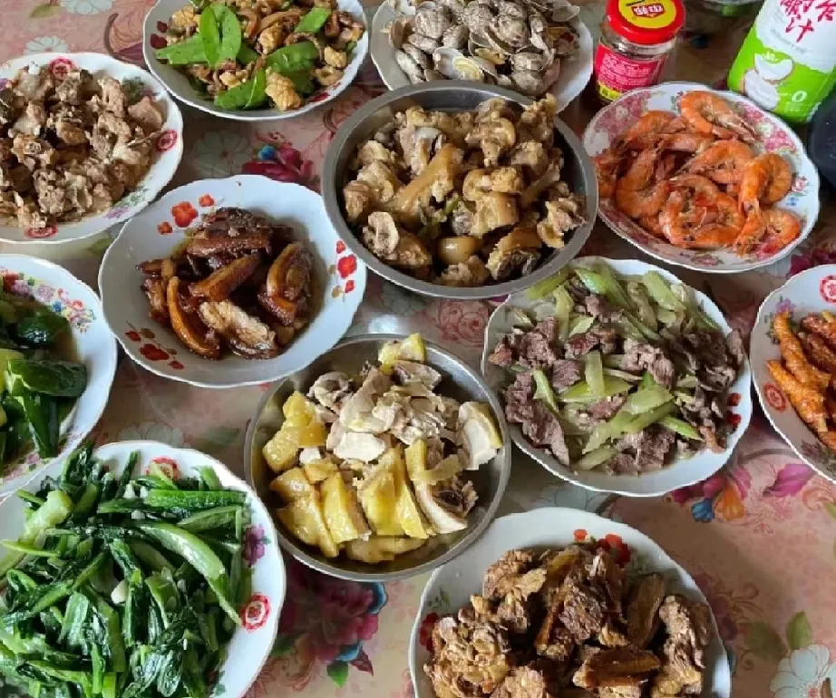 第一次去广西男朋友家，准备了这么一大桌的美食。
