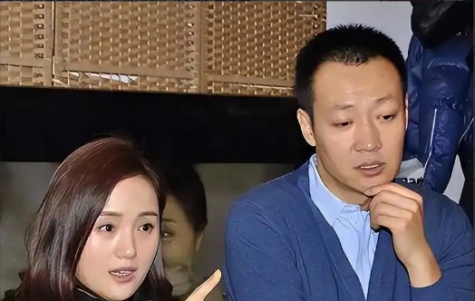 2006年，朱媛媛和辛柏青结婚。一次聚餐，辛柏青喝高了，搂着李乃文的脖子直嚷嚷: