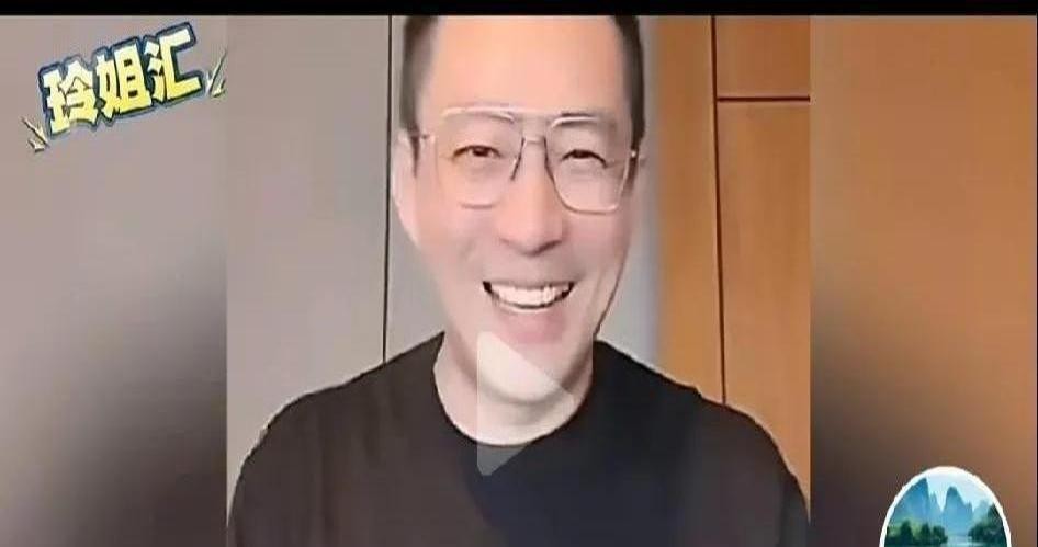 汪小菲近日搂着女儿直播，那画面太暖，网友直呼破防。曾经眼巴巴盼女儿的“望女石”，
