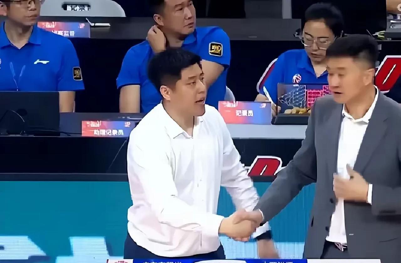 广东男篮0:3输了系列赛，106:124输了主场比赛，三场比赛都是大比分输球，球