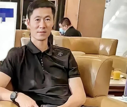 这一巴掌扇得真响！王励勤刚上位就扒了国乒底裤。突尼斯赛场上那群平均年龄不到二十的