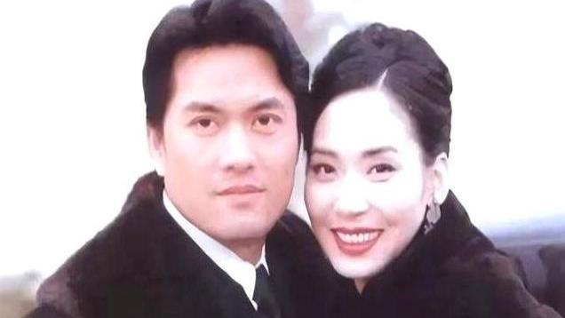 从吕良伟夫妇逛菜市场看生活真谛：平凡日子里的幸福最动人