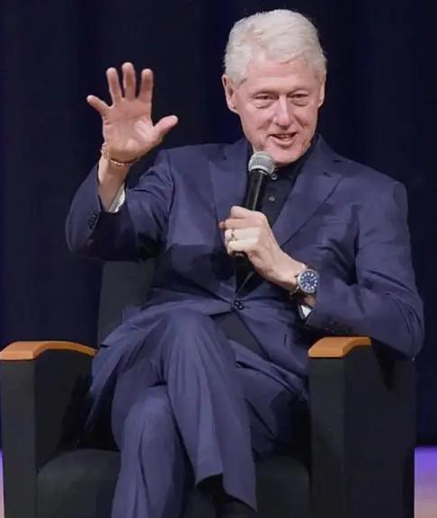 美国前总统克林顿表示，如果中国成为新的世界领导者，希望到时候中国能对美国手下留情