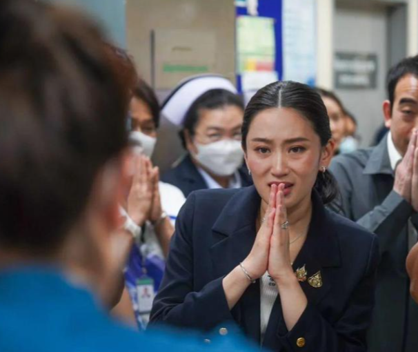 泰柬边境上的佩通坦展现强人姿态