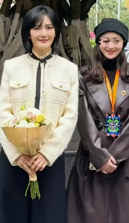 一直以为谢娜很矮，因为脸很小也很瘦，所以觉得她160左右，现在看这张照片有165