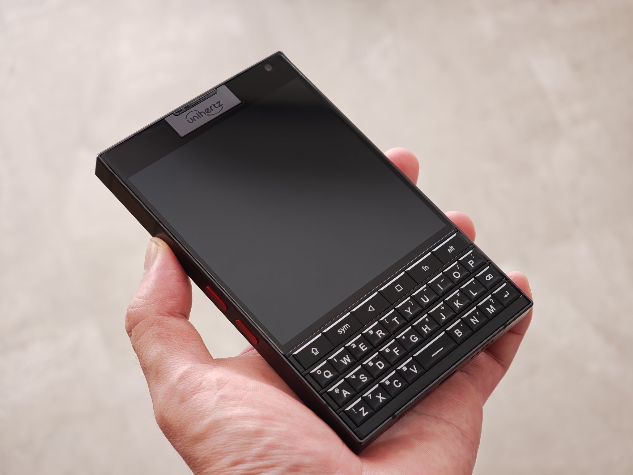 4.5 英寸 2K LCD 小屏，这 2899 新机我真心动