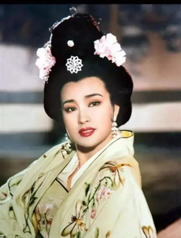 国产天后，74岁依然顶流。