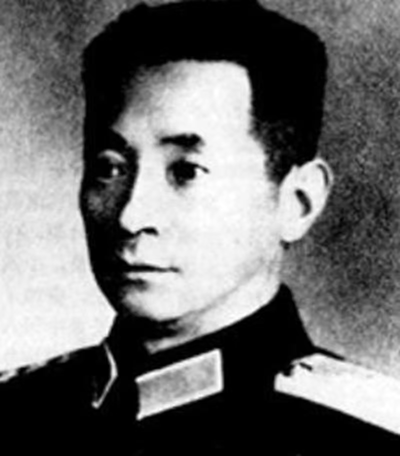 八路军总司令部秘书长，后成为正大军区职干部，庐山会议后受牵连