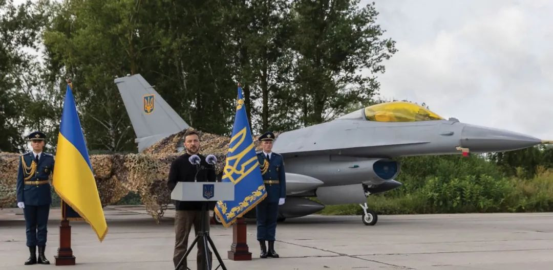 乌克兰F16战机被击落











乌军飞行员驾驶F-16战机阵亡，损