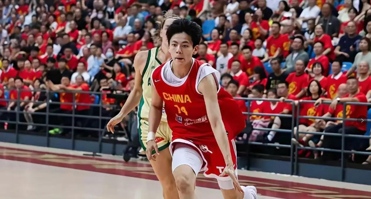 大胜新西兰，赛后宫鲁鸣接受采访，说话内容已经解开球迷心中疑惑了。宫鲁鸣赛后评价李