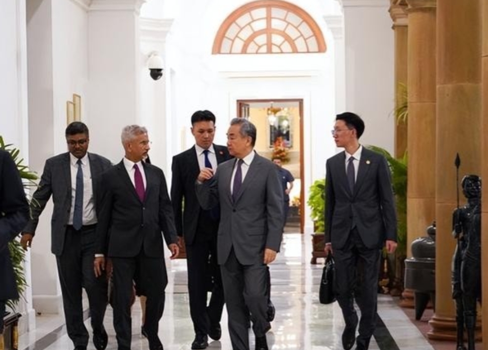 当中国选择“沉默外交”，南亚棋局在变阵：尼印48小时内三度交锋。万万没想到，印度