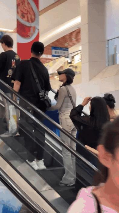 破案了！
终于知道汪峰为什么深夜发文了
不是舆论太大，也不是怕宁静生气，而是小女