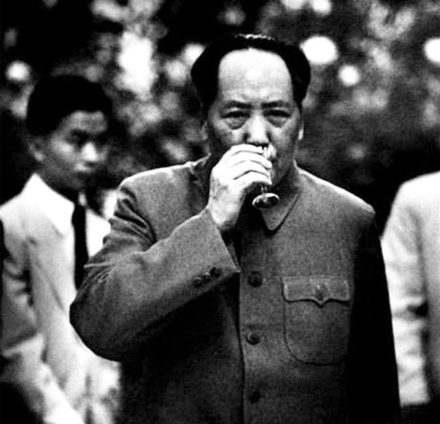 1966年，美国为了暗杀毛主席，派出了一个培养了多年的女特工，没想到他们的计划，