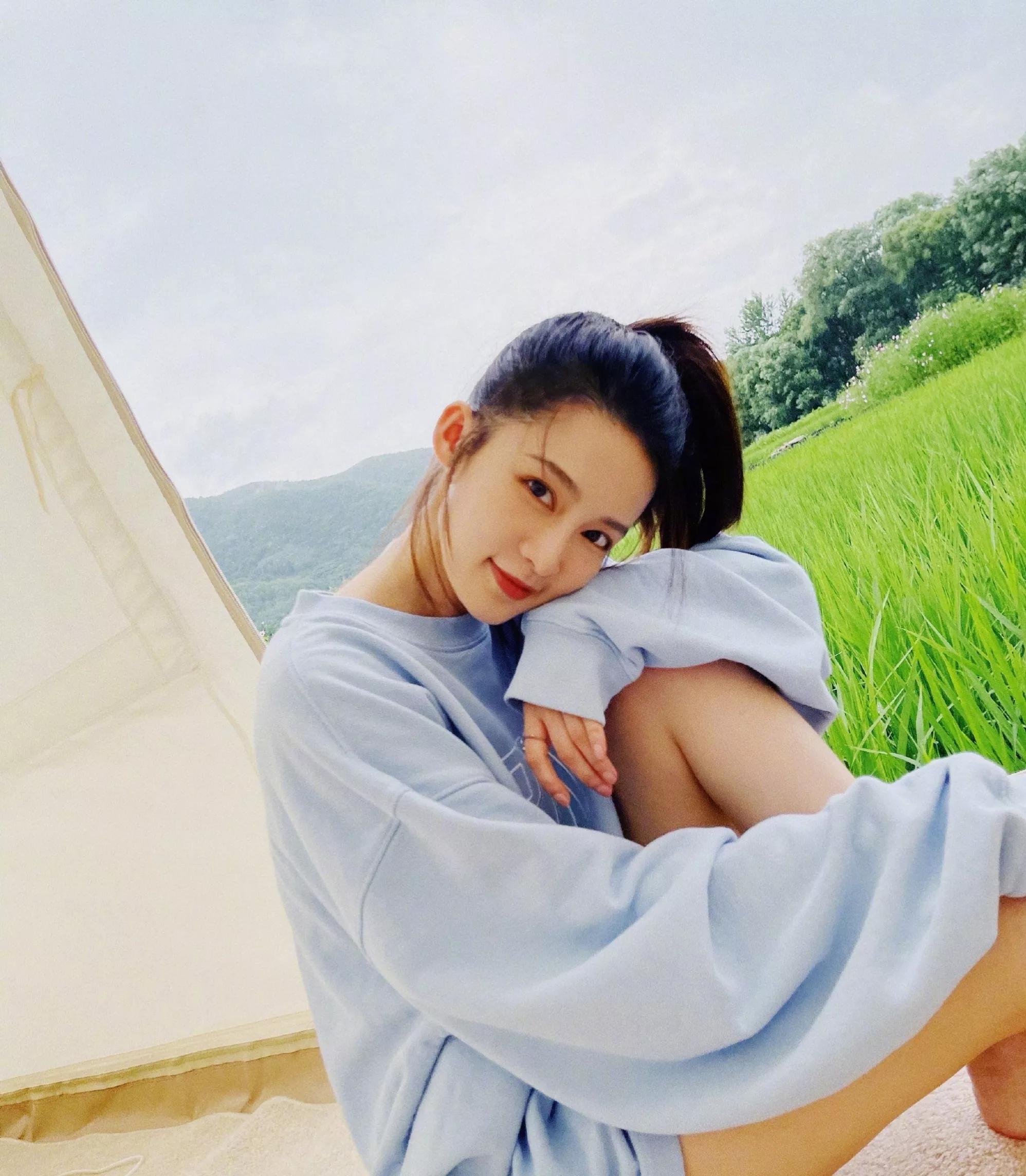 影视女星李沁写真合集：清新靓丽、天生丽质
