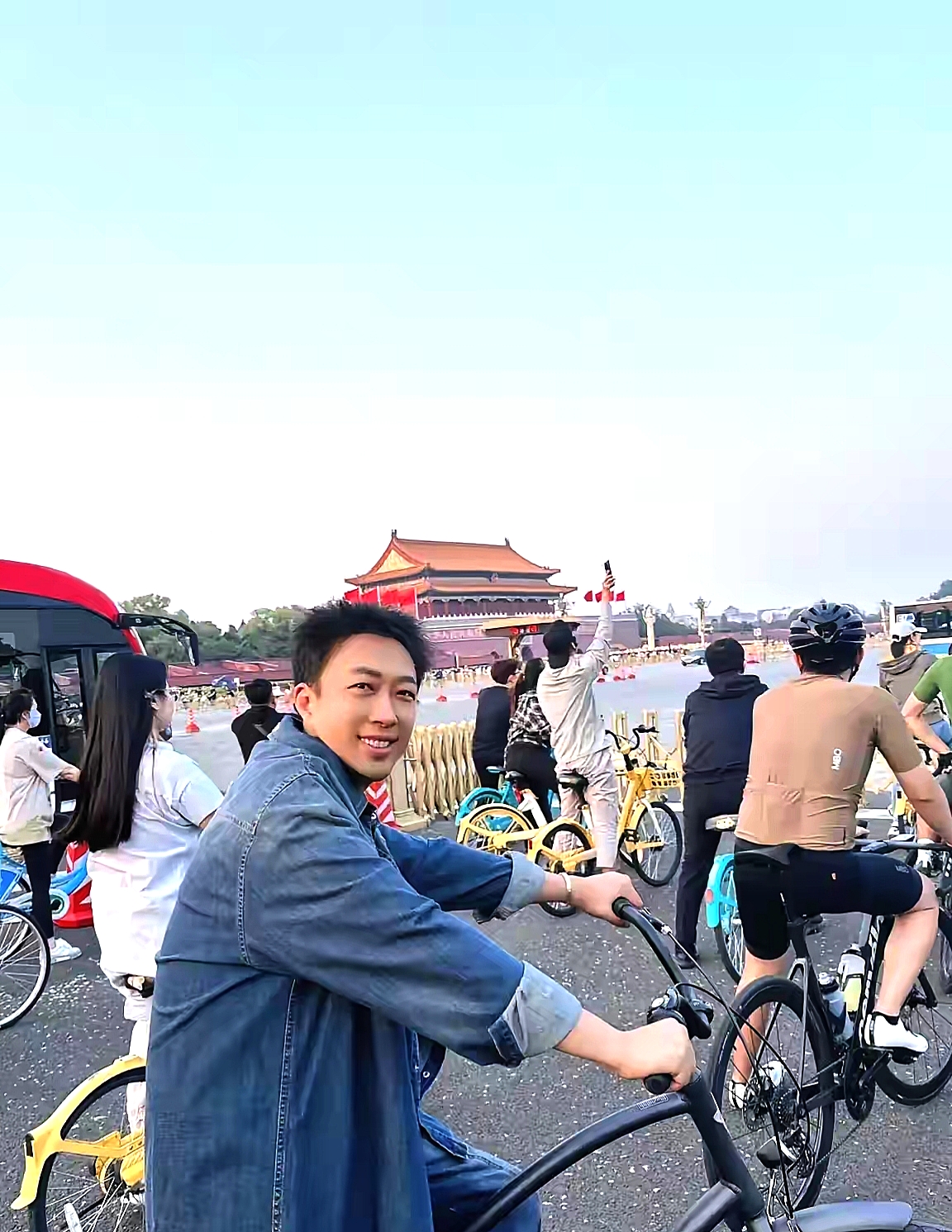 电视上看着一般般，真人帅出天际。