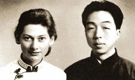 80年代初，年近70岁的大翻译家杨宪益到南京开会，小妹杨苡请他在南大餐厅吃螃蟹，