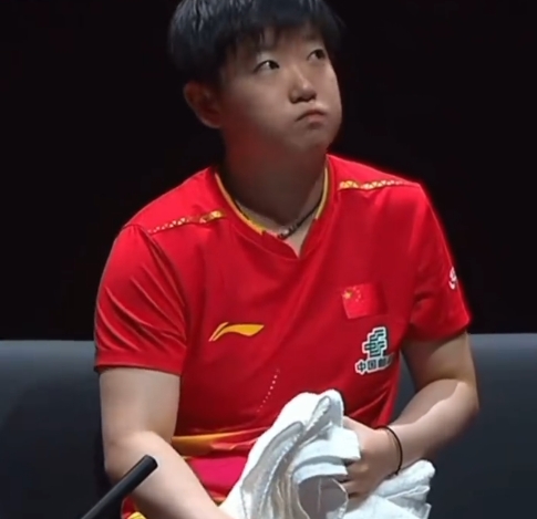 孙颖莎是唯一一个全运会打完全程，混团打完全程，香港总决赛一天三赛的运动员！！！并