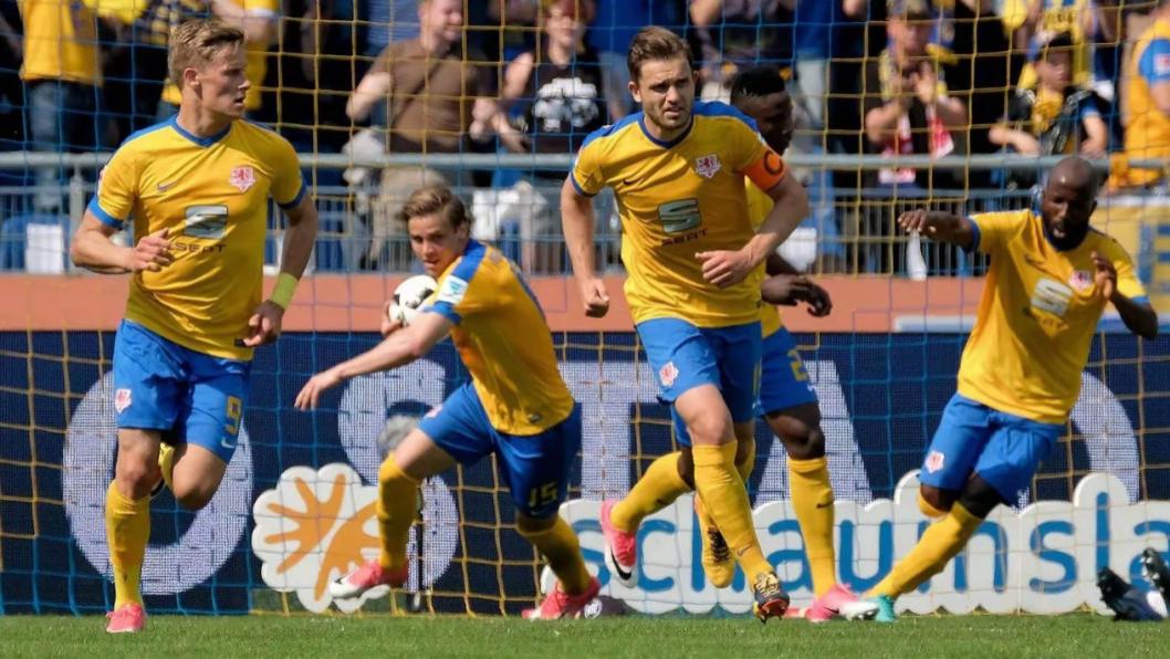 德乙焦点战：不伦瑞克与萨尔布吕肯的生死对决