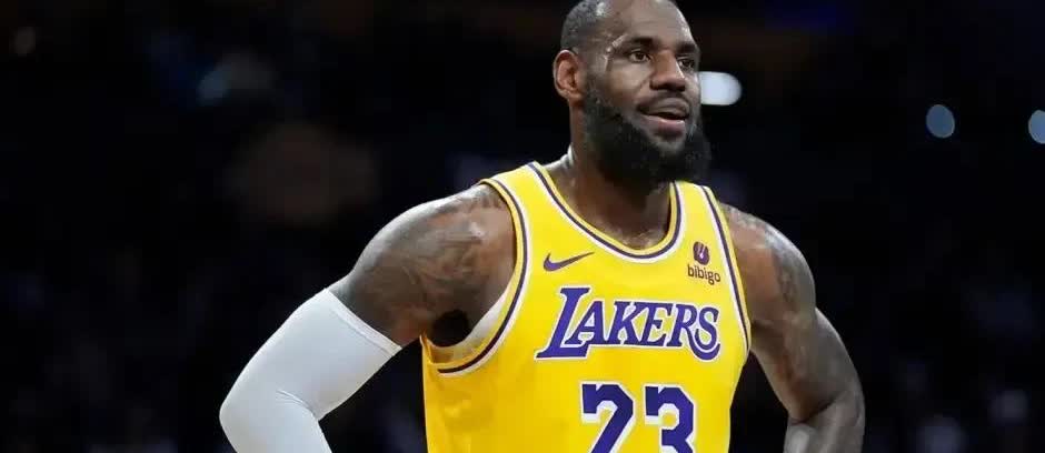 以下NBA阵容哪组实力最强？前三该如何排？

第一组：保罗  科比  杜兰特
