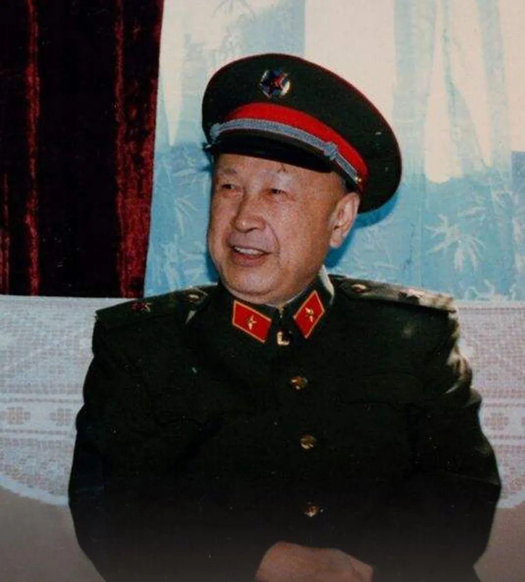 钱学森院士的军装照，致敬犹记得“外国人能搞的，难道中国人不能搞？中国人比他们矮一