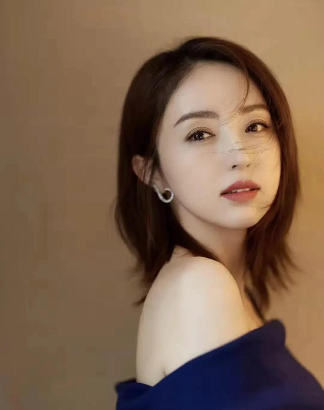 我就疑惑那么多人劝董璇干嘛，人家顺了半辈子，挣了半辈子的钱，就中年吃点爱情的苦，