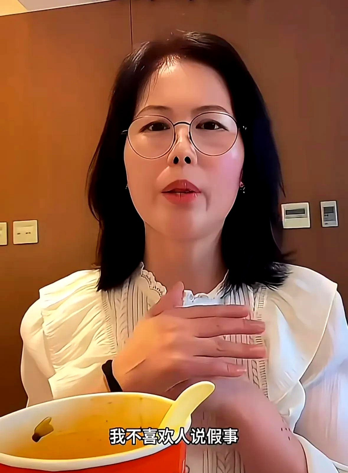 保姆阿姨直播引争议











我的天哪！大S去世后，她家保姆小杨阿姨