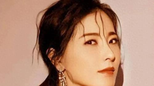 曾黎“倒卖门”：粉丝真心被践踏，团队管理危机与形象双重考验