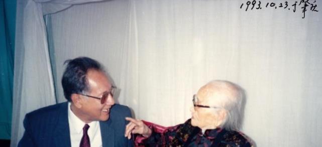 1988年，“中国核潜艇之父”黄旭华，在南海做深潜试验时，顺道回了趟家，看望自己