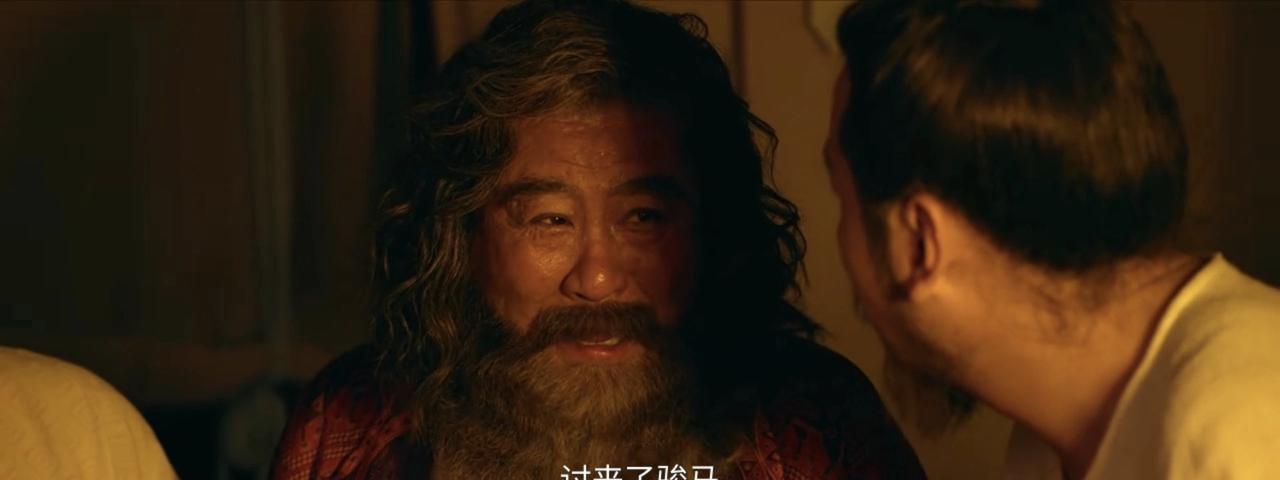 雷佳音在《长安的荔枝》中玩自己的梗太好笑了。
其中有一场戏是胡商替他买来了马，开