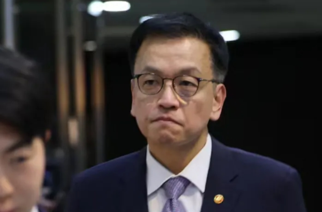 崔相穆激动的时候到了！
就在今天。4月4日，眼看着尹锡悦的案子马上就能出结果，崔