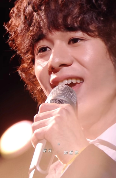 曾比特现在香港新生代最能唱的男歌手了