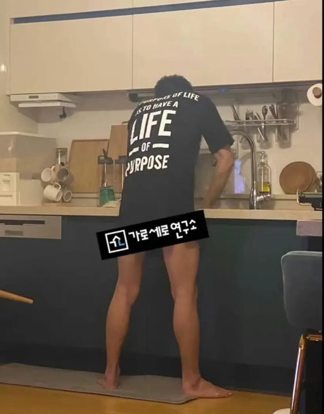 金秀贤私下视频遭曝光











天哪！金秀贤居然让金赛纶拍他做饭的视