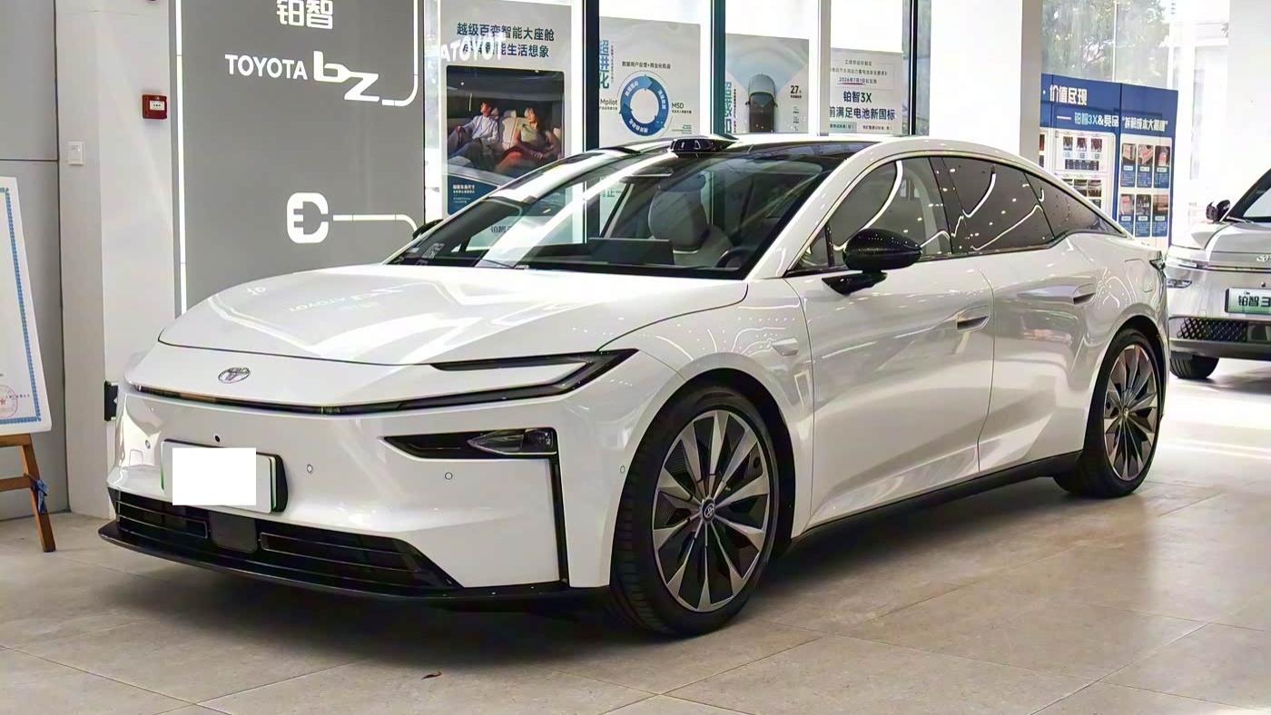 纯电版“凯美瑞”实车到店！配备激光雷达+鸿蒙座舱，续航超700Km