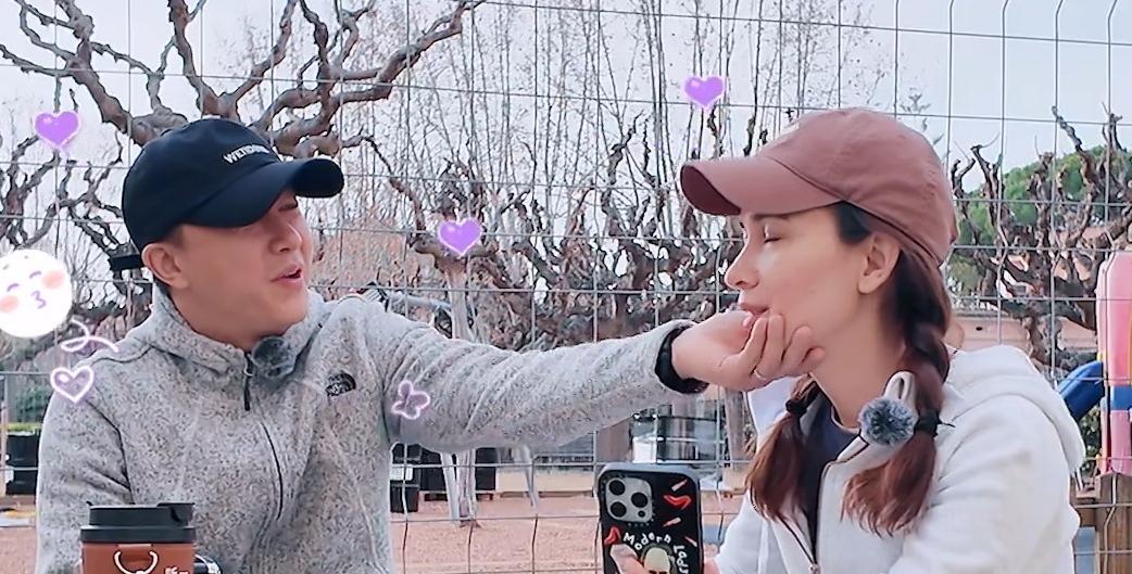 韩庚的妈妈，瞎说大实话，紧急闭麦！
在3月28日播出的《妻子的浪漫旅行2025》