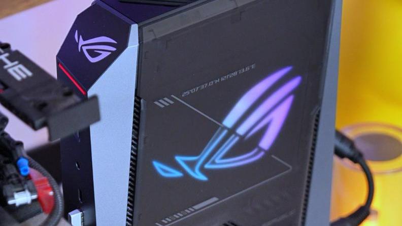 《黑色行动7》致胜武器，ROG魔霸9 mini，3L机身、200+帧战力