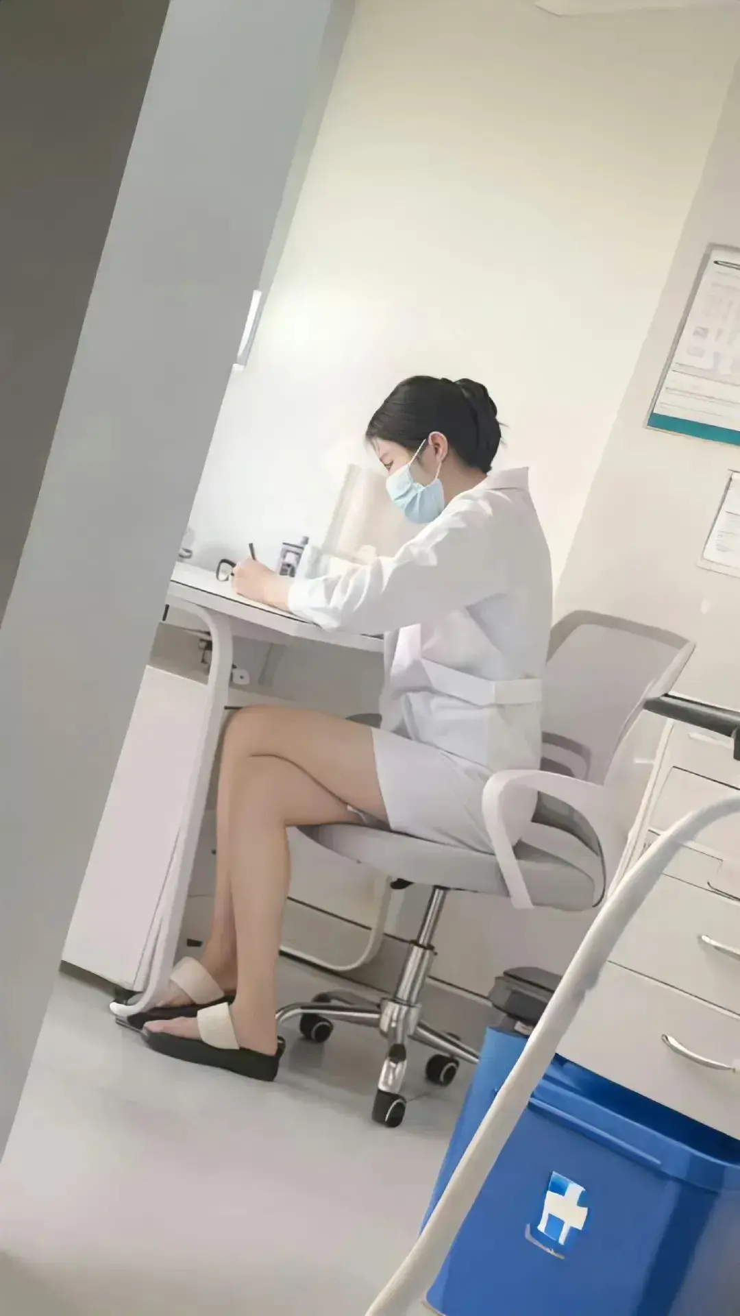 医生的穿着，符合医院的规定吗？