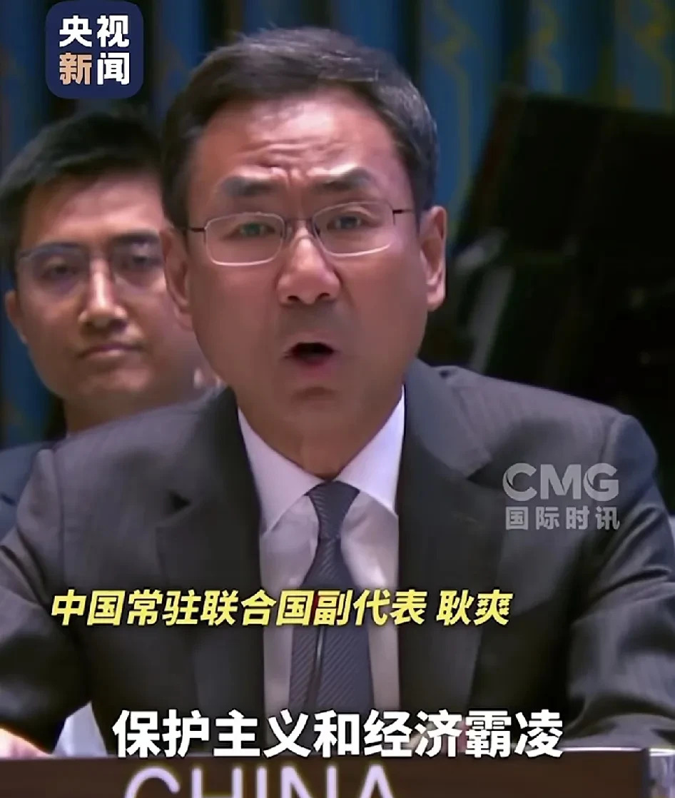 爽哥怒怼美国代表玩手机











我的天哪！这也太尴尬了吧！爽哥当面