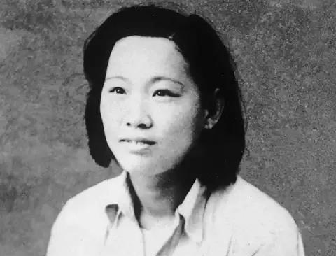 1950年，连长刘玉明结束了军旅生涯，准备转业离开部队，在路过汽车站的时候，他遇