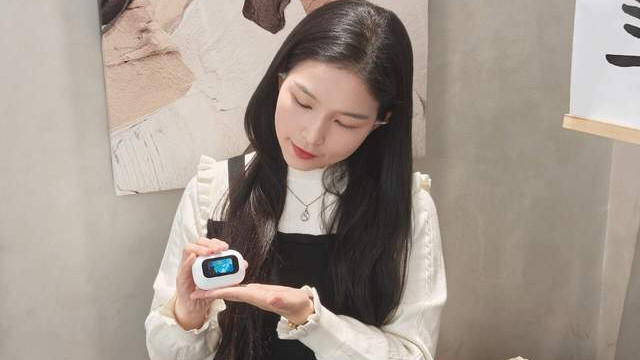 耳机界的“六好学生”！这款彩屏开放式耳机怕不是要考研吧！