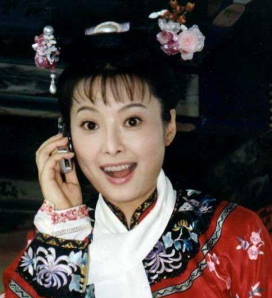 1993年，32岁徐威追求20岁的袁立，送了她两套价值800万的北京四合院，两人