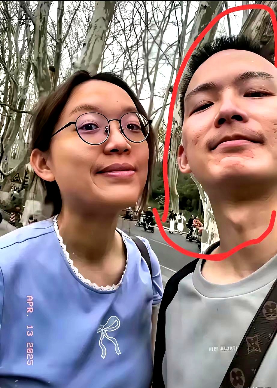 谢浩男这出护妈大戏，真是让人看不懂。不让大妹叫后妈妈妈，理由居然是她不是你妈。这
