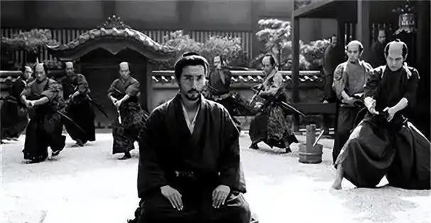 都说切腹自尽是展示忠诚的手段，那么日本的切腹自尽究竟有多疼？
在日本的古老传说中
